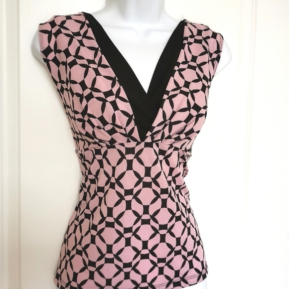 Laura top geometric pink black sleeveless V neck Work Wear - Picture 7 of 7